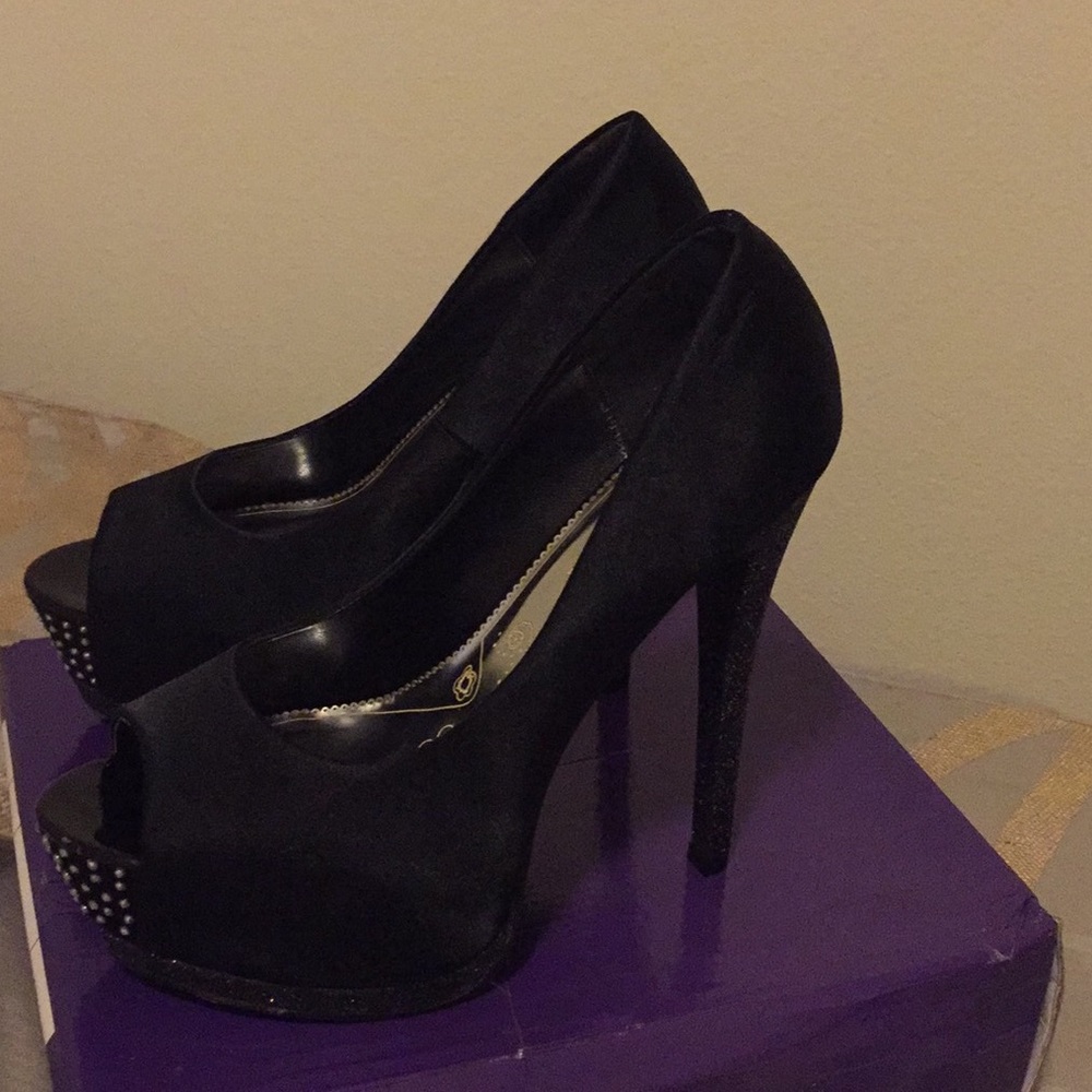 Black shoes